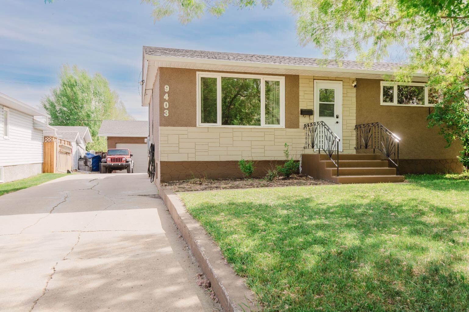 Property Photo:  9403 104 Avenue  AB T8V 1E1 