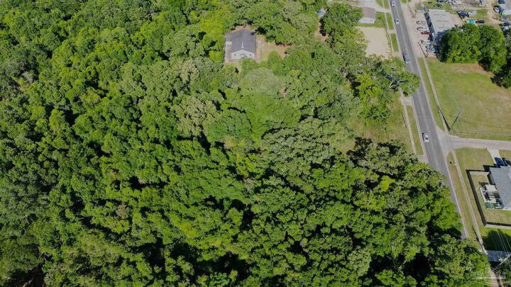 Property Photo:  136 E Johnson Ave  FL 32514 