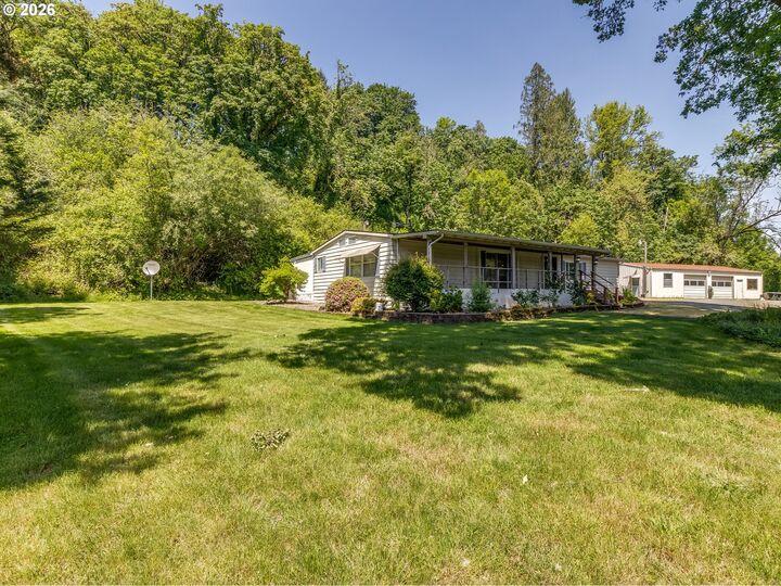 Property Photo:  215 E Scott Ave  WA 98674 