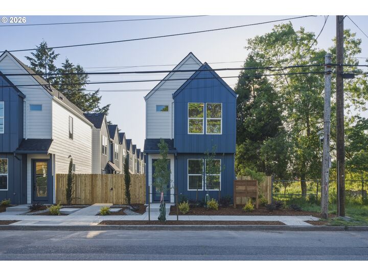 Property Photo:  7033 SE 60th Ave  OR 97206 