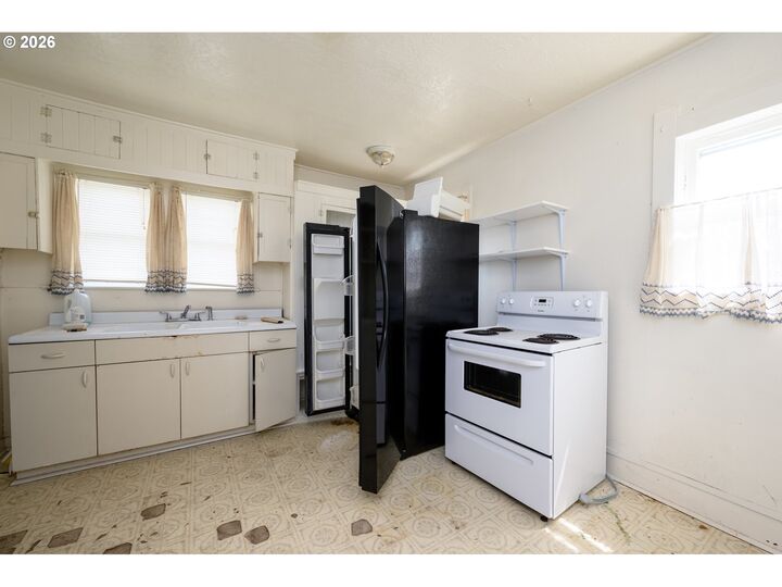 Property Photo:  1313 SE Pine St  OR 97470 