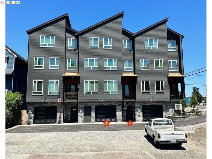 Property Photo: 302 N Bridgeton Rd A OR 97217