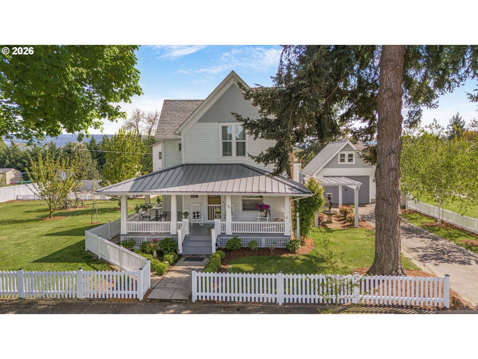 Property Photo:  336 E Blakely Ave  OR 97327 