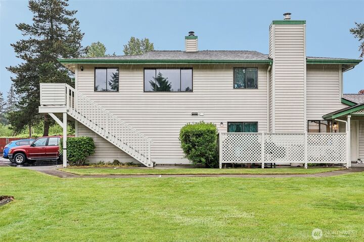 Property Photo:  1606  201st Place SE 9-D  WA 98012 