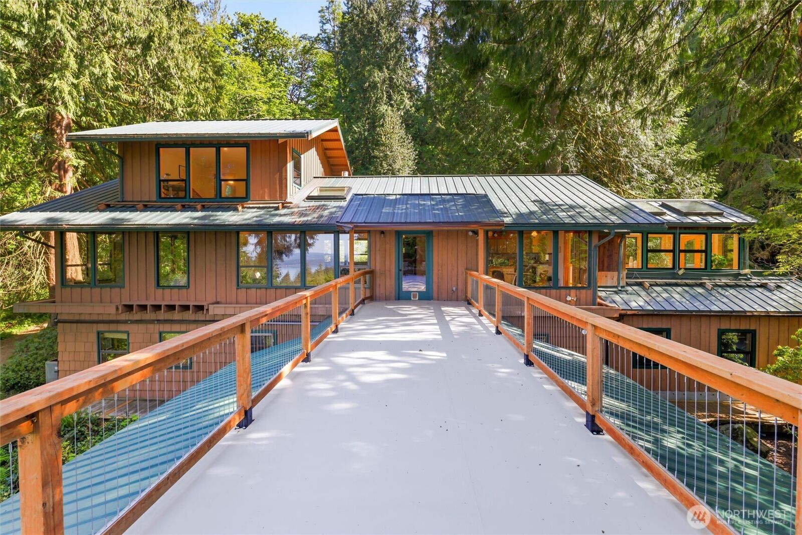Property Photo:  18503 SE 64th Way  WA 98027 