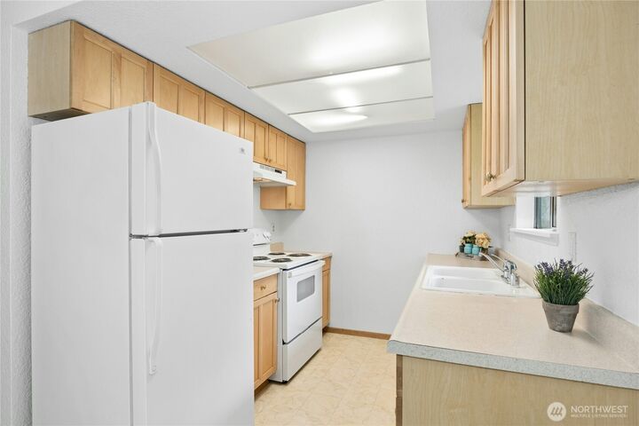 Property Photo:  6103  204th Street SW B2  WA 98036 