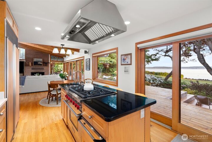 Property Photo: 112 Merridith Street WA 98365