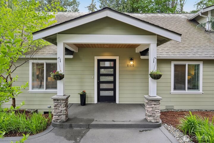 Property Photo: 11633 NE 92nd Street WA 98033