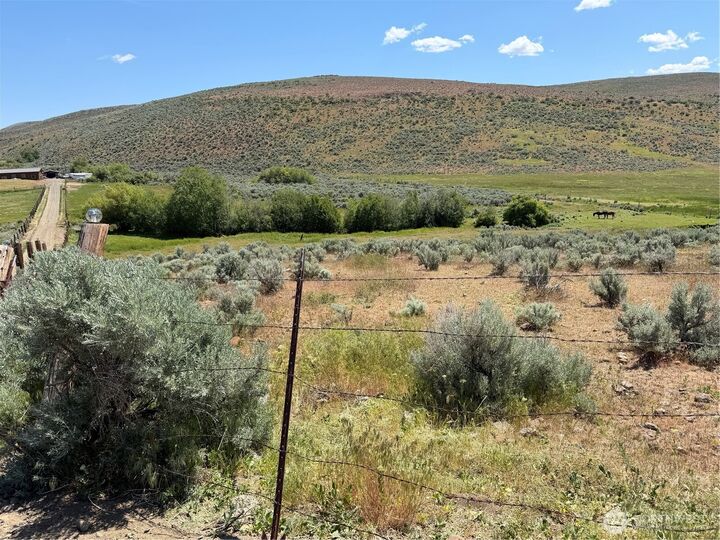Property Photo:  12 Xxx  Parke Creek Rd.  WA 98926 