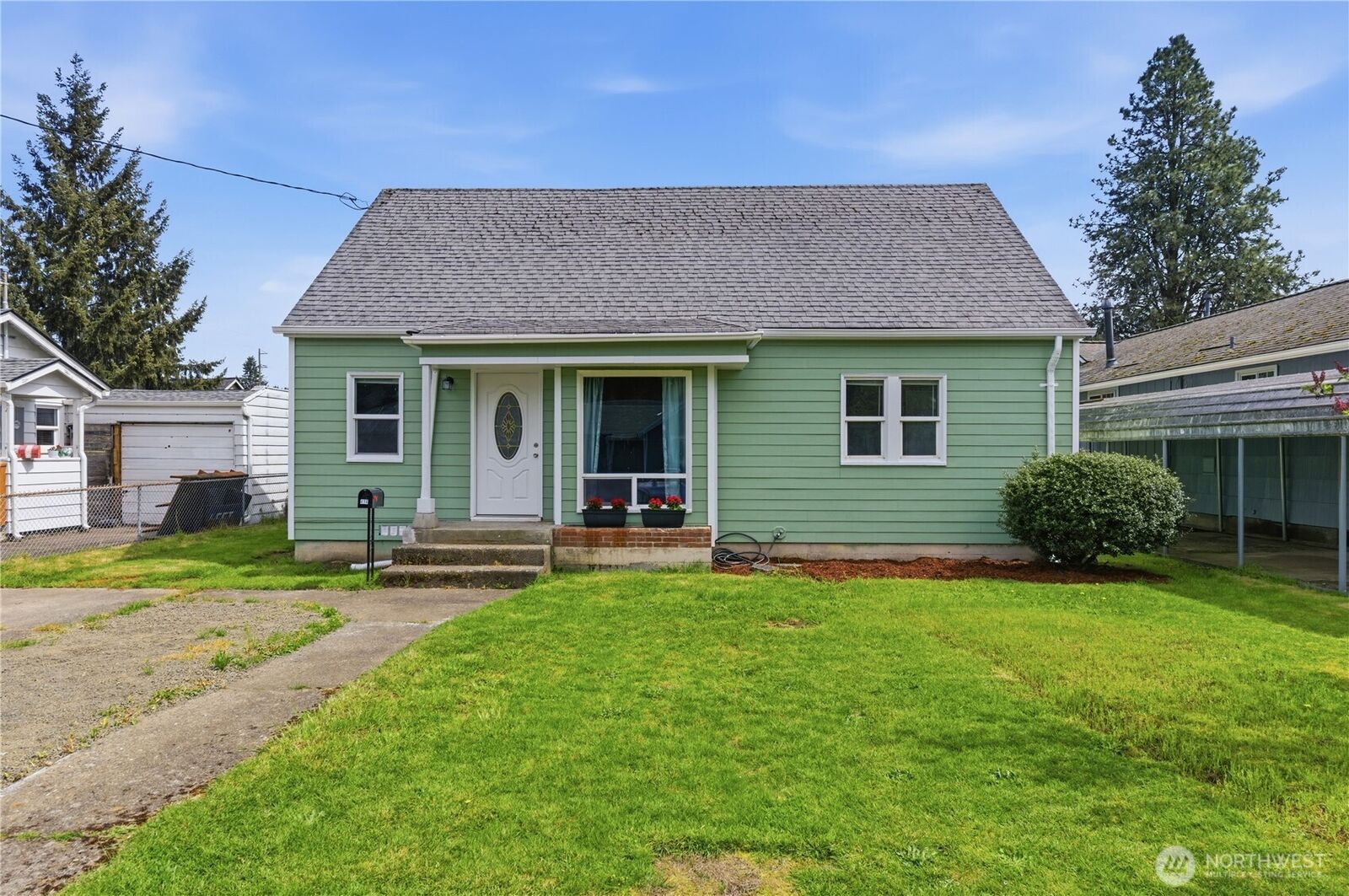 Property Photo: 416 NW 5th Avenue WA 98626