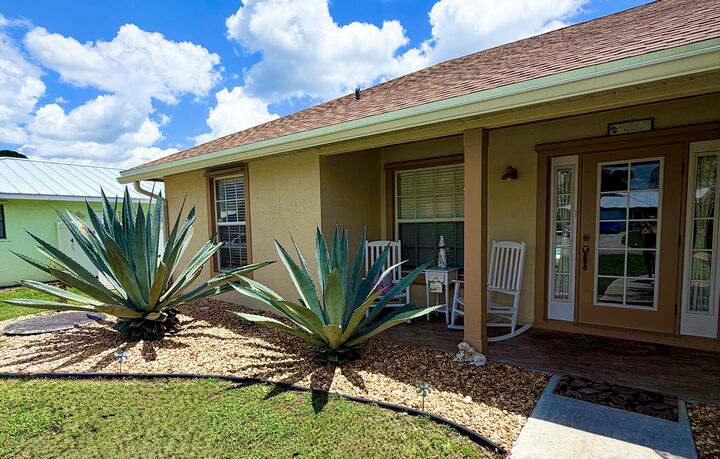 Property Photo:  127 NW Avens Street  FL 34983 