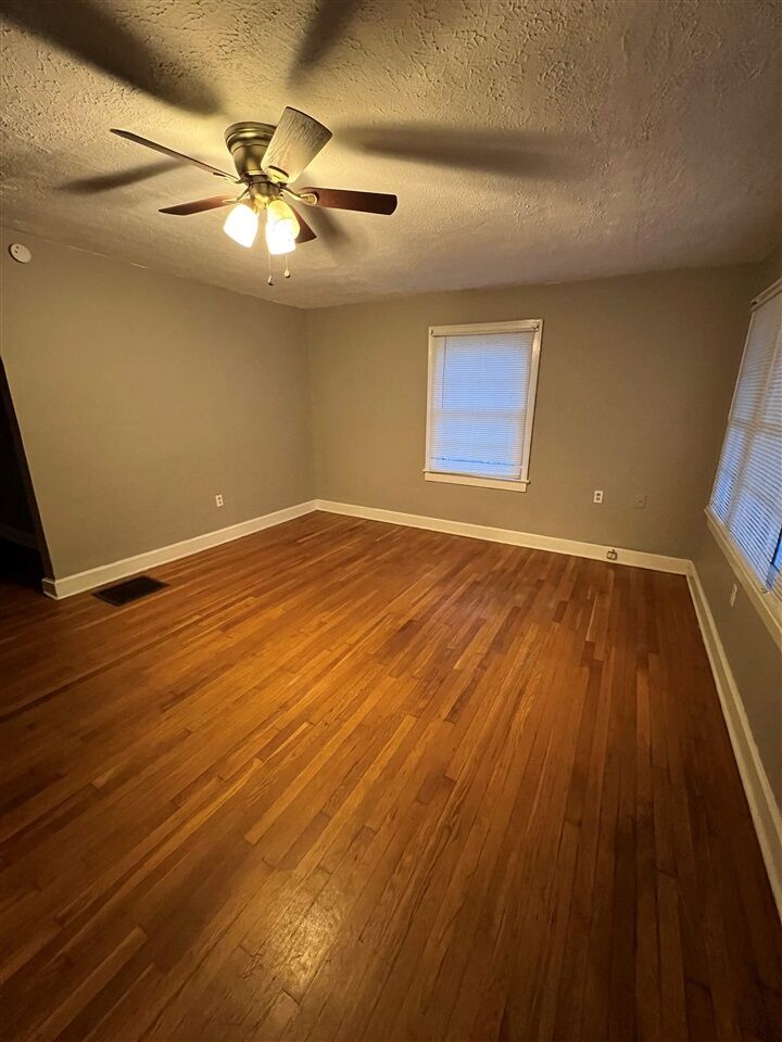 Property Photo:  1305 Nutwood Street  KY 42104 