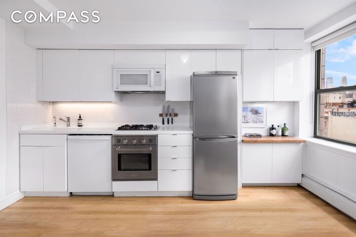 Property Photo: 133 Essex Street 802 NY 10002