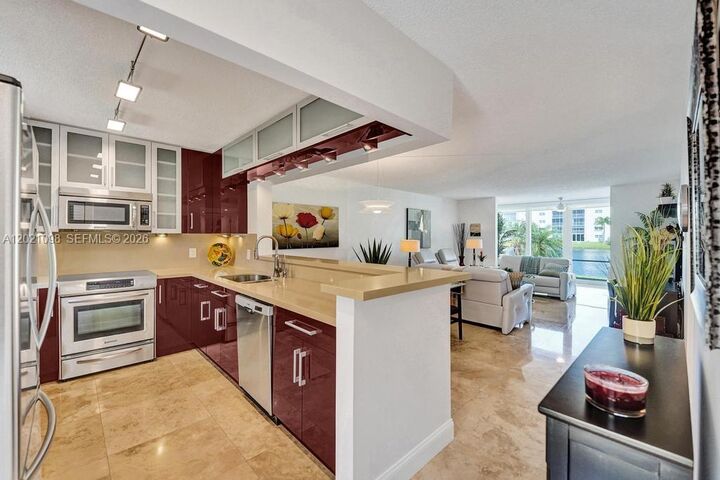Property Photo: 1025 SE 3rd Ave 108 FL 33004