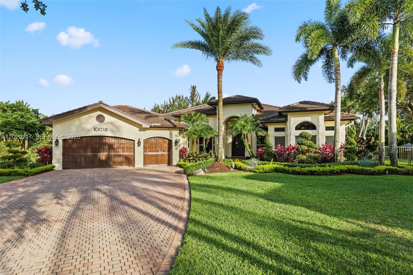 Property Photo:  10018 Laurel Rd  FL 33328 