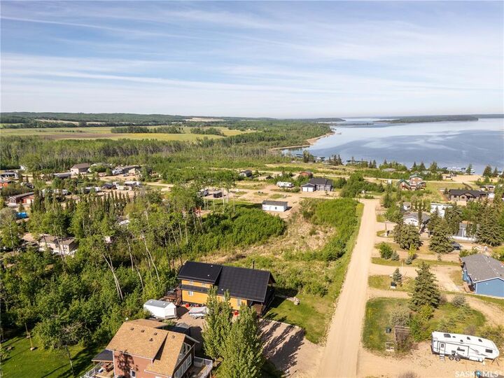 Property Photo:  915 Diamond Willow Drive  SK S0M 1A0 