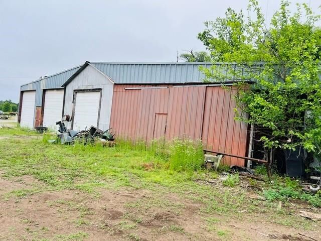 Property Photo:  700 N Michigan  OK 74023 