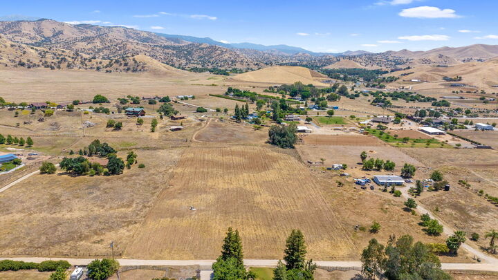 Property Photo: 30814 Hill Drive CA 93221