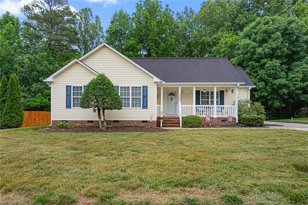 Property Photo:  1302 Durham Meadows Drive  NC 27217 