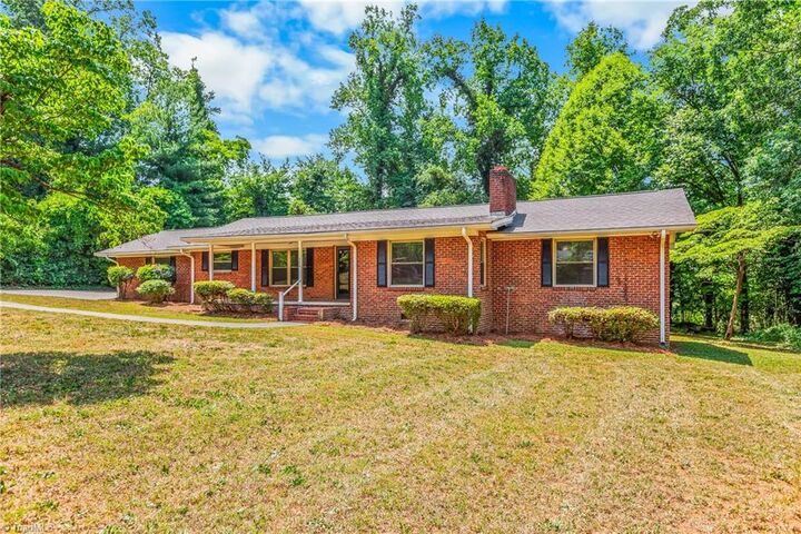 Property Photo: 1226 Twin Oak Drive NC 27105