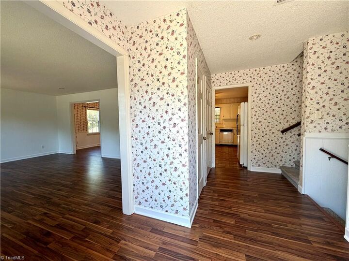 Property Photo:  404 Irving Park Court  NC 27284 