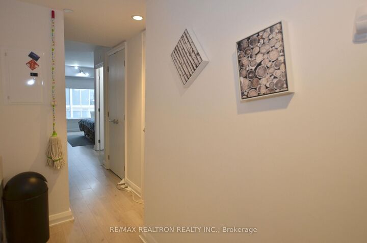 Property Photo: 155 Yorkville Avenue 713 ON M5R 0B4