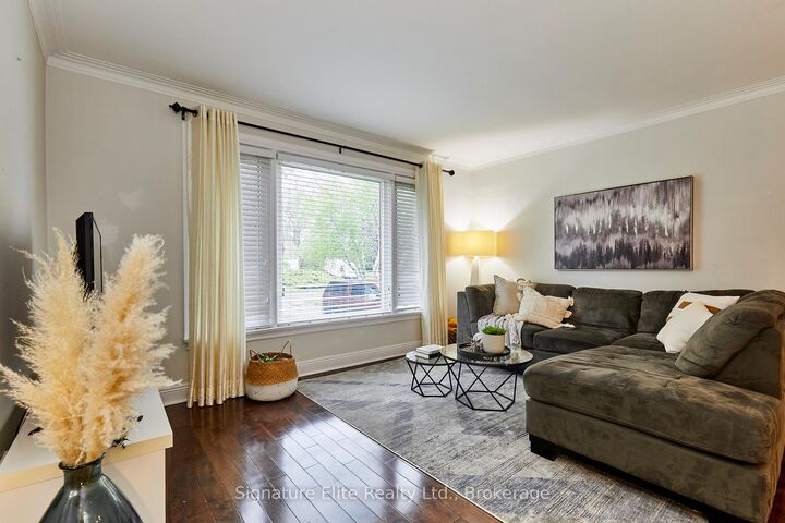 Property Photo: 3 Kingsmere Crescent ON M1M 3B2