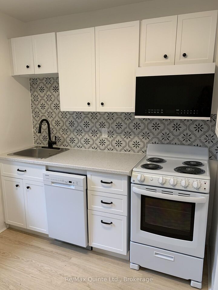 146 Bleecker Avenue — photo 1