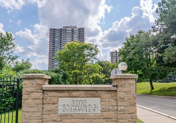 Property Photo: 3100 Kirwin Avenue N 306 ON L5A 3S6