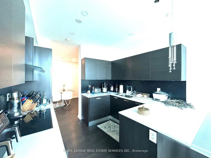 Property Photo: 11 Bogert Avenue 3305 ON M2N 1K4