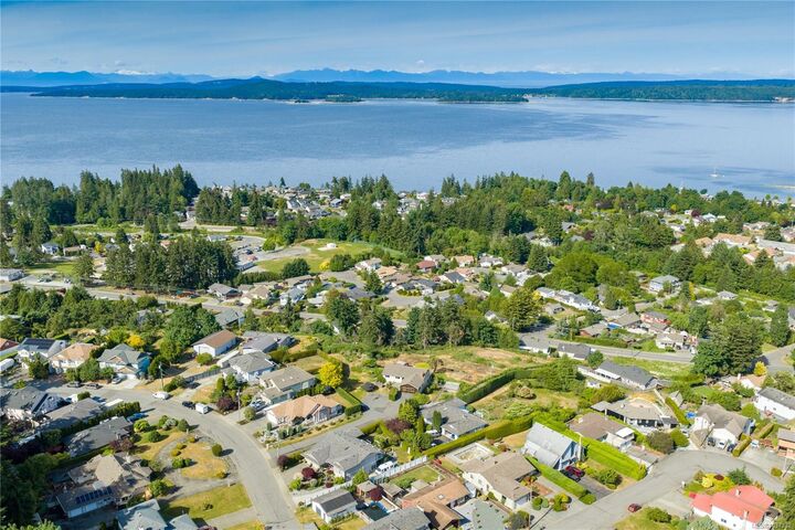 9936 Victoria Rd — photo 1