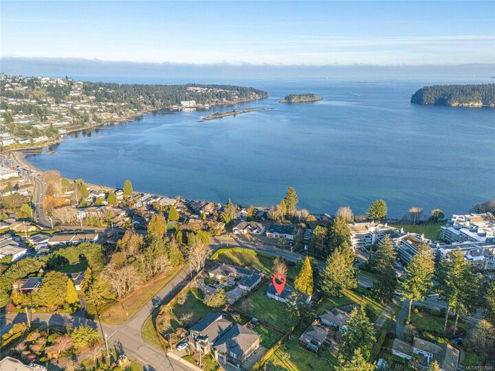 2555 Departure Bay Rd — photo 1