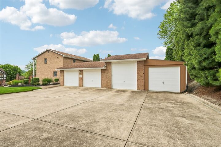 Property Photo:  801 Sean Court  PA 15025 
