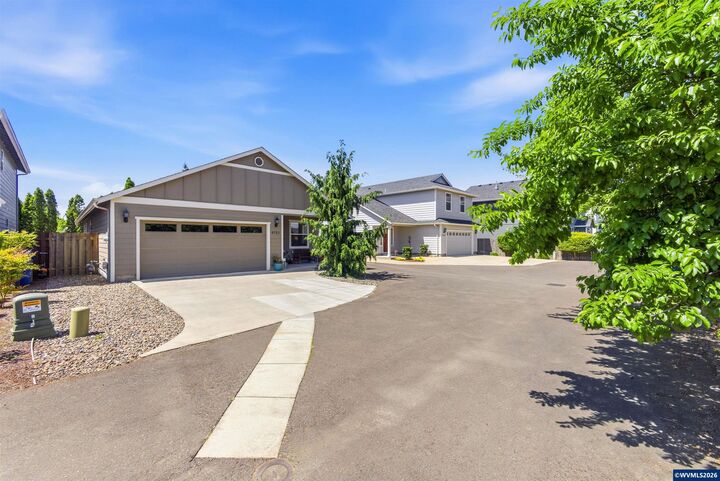 Property Photo: 4721 Cedrus Ln NE OR 97305