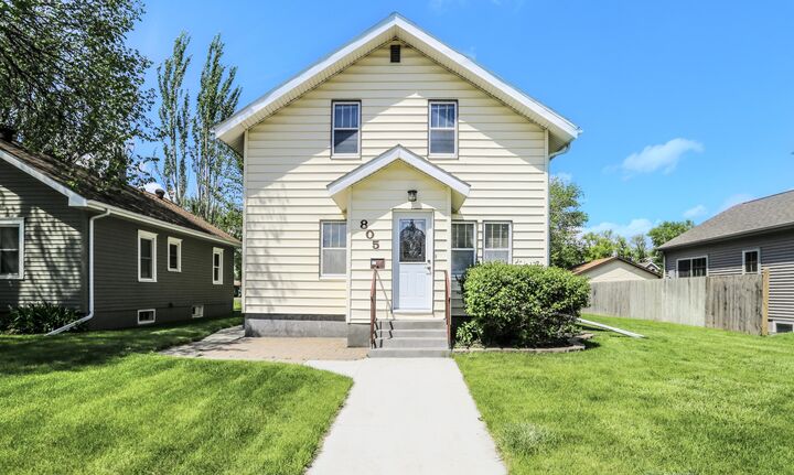 Property Photo: 805 NE 1st Avenue SD 57401