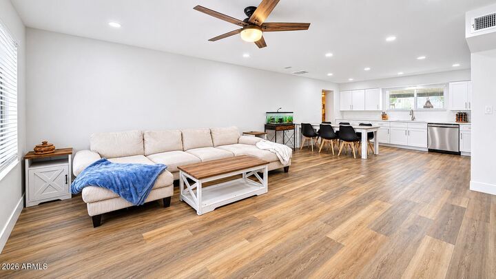 Property Photo:  1112 W Hackamore Street  AZ 85201 