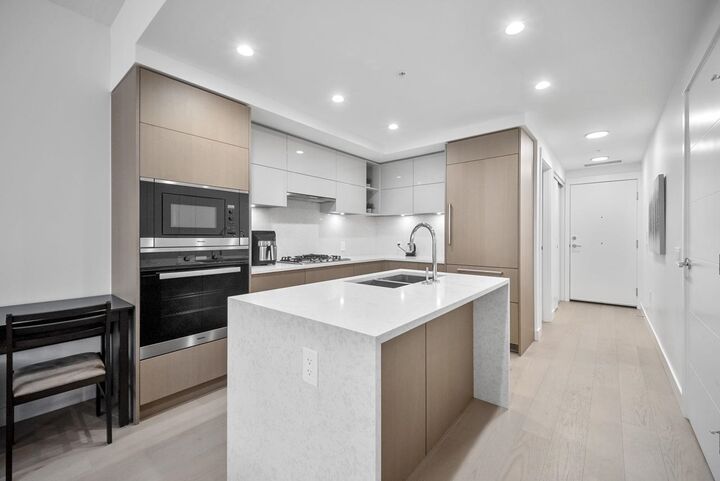 Property Photo: 469 W King Edward Avenue 303 BC V5Y 2J3
