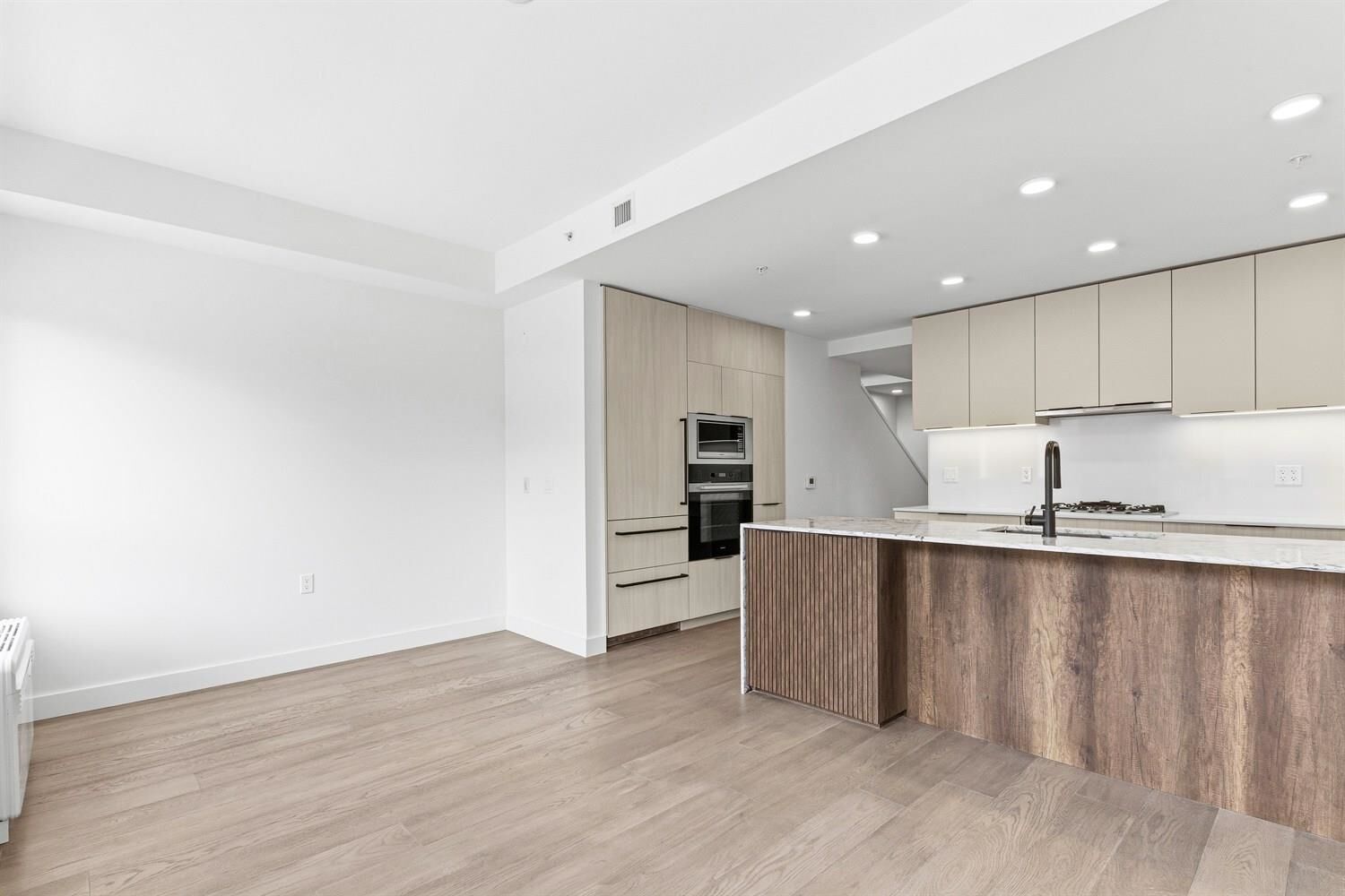 Property Photo: 3590 W 39th Avenue 303 BC V6N 3A5