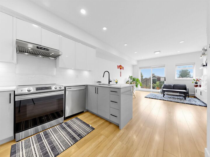 Property Photo: 6288 Beresford Street 15 BC V5J 1K2