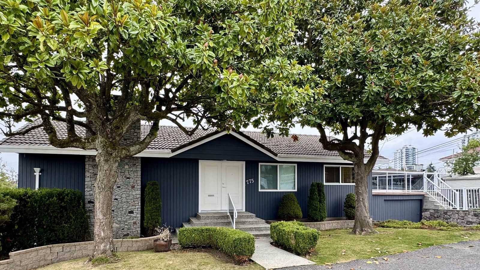 Property Photo: 775 Esmond Avenue BC V5C 4K4