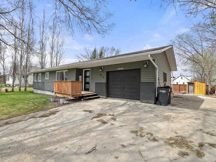 Property Photo:  215 Kennedy Street West  MB R0G 1K0 