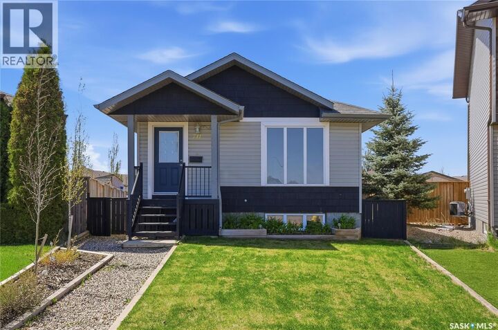Property Photo:  741 Glenview Cove  SK S0K 0A2 