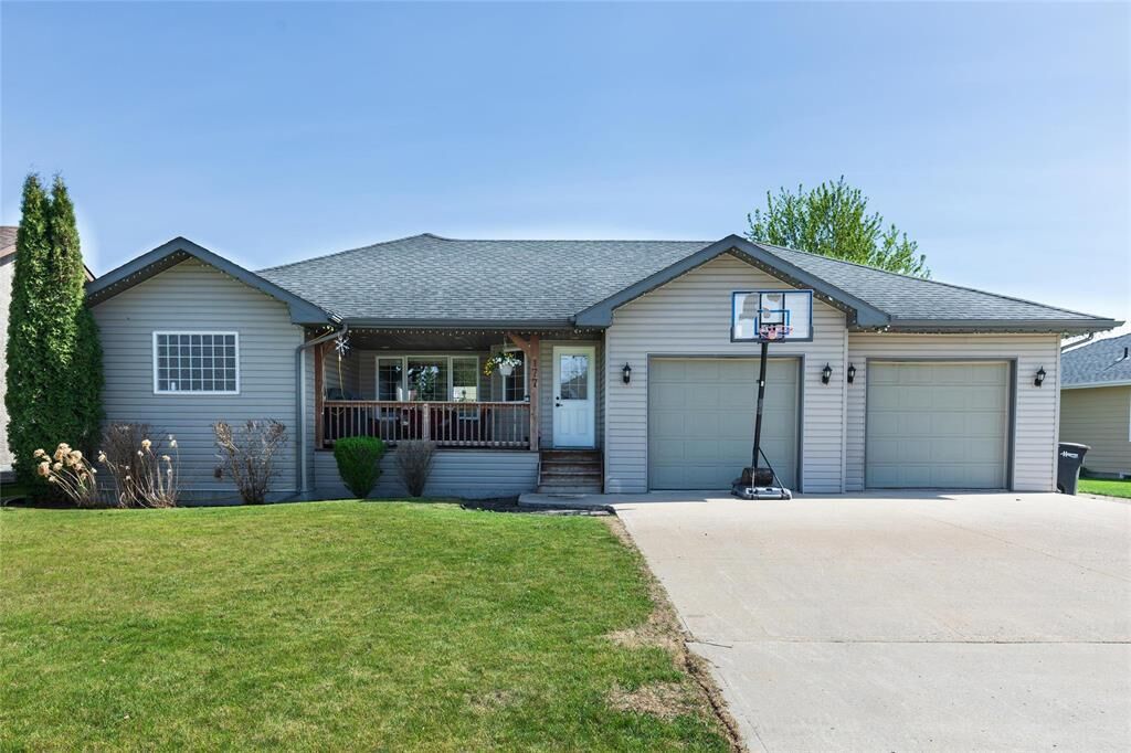 Property Photo:  177 Greentree Drive  MB R0A 0R0 