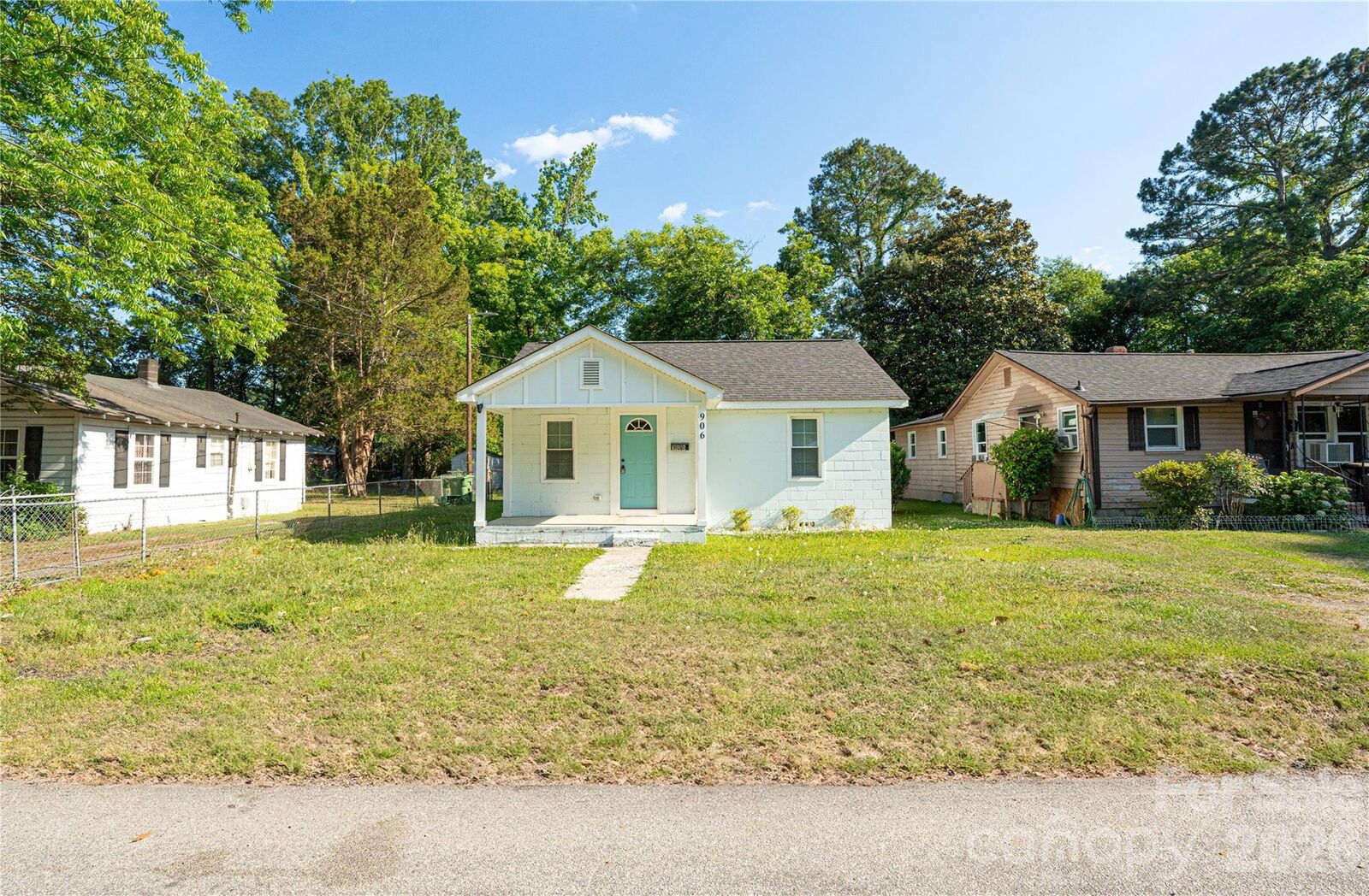 Property Photo: 906 Gladstone Street SC 29501