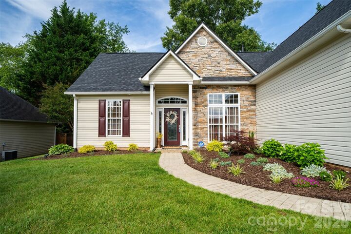 Property Photo:  136 Cottage Ridge Road  NC 28732 