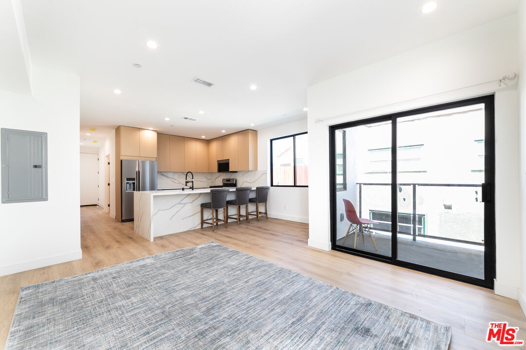 Property Photo:  4615 St Charles Pl  CA 90019 