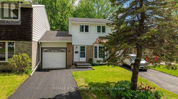 Property Photo:  4 Glen Park Drive  ON K1B 3Z2 