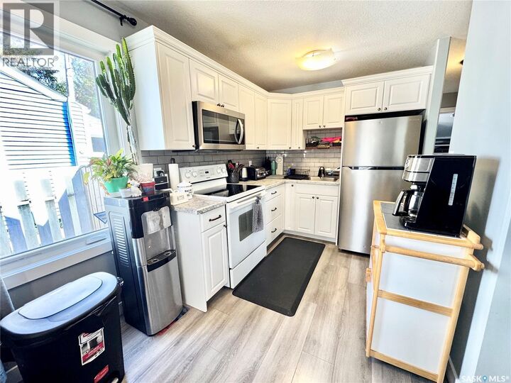 Property Photo:  719 4th Street E  SK S6V 0K4 