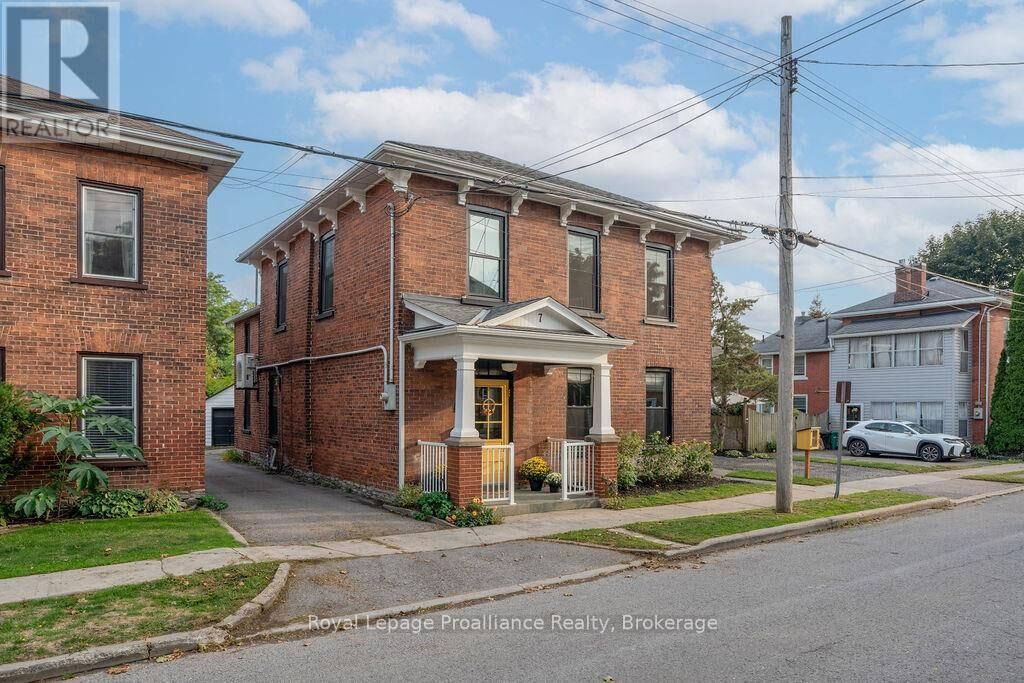 Property Photo:  7 Forin Street  ON K8N 2H5 