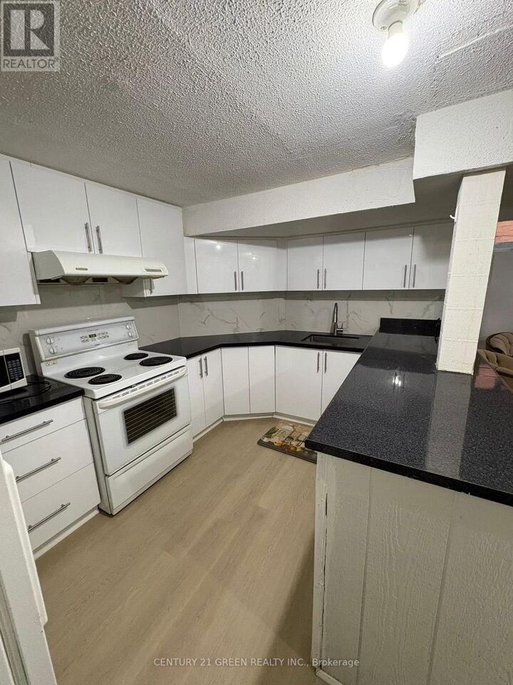 Property Photo:  4426 Southeast Mayflower Drive Bsmt  ON L5R 1S8 
